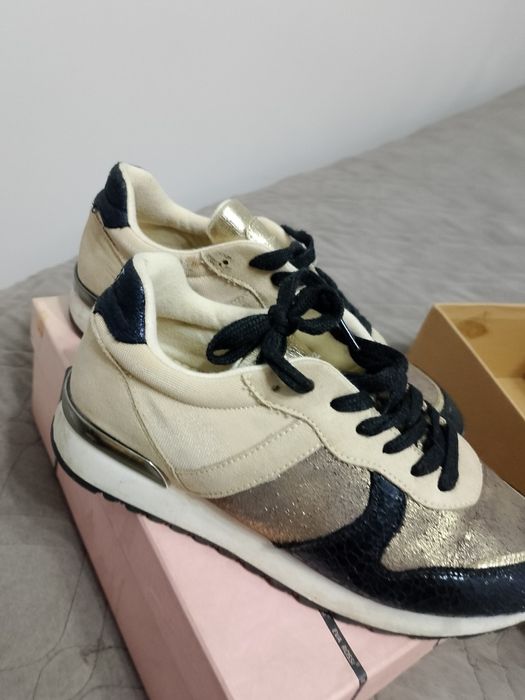 Кроссовки женские