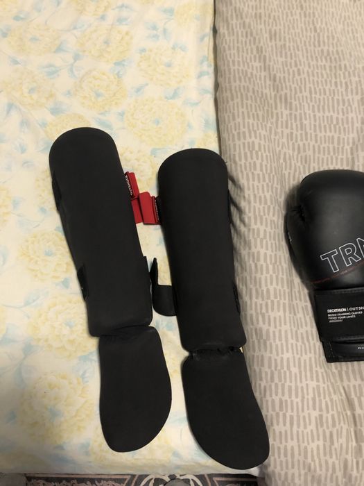 Боксов комплект – ръкавици TRN + протектори за крака