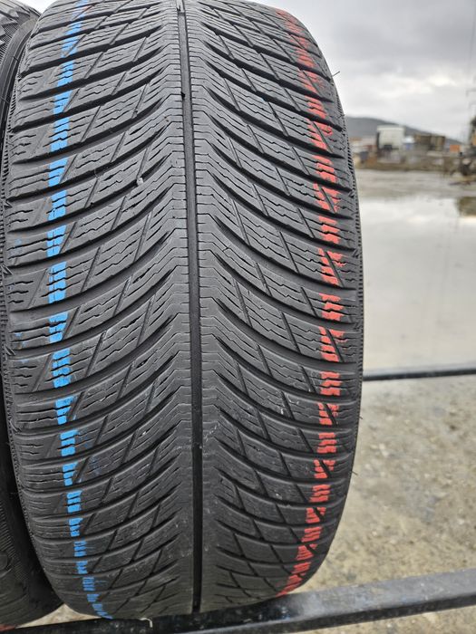 Vând 2 anvelope  iarna 225/40/19 225/40r19 MICHELIN