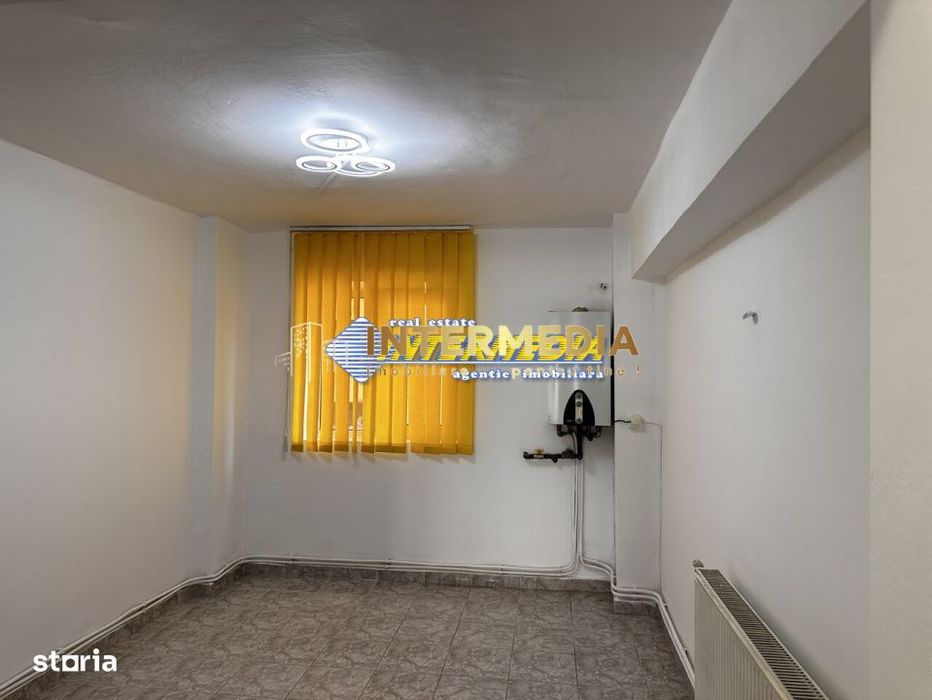 INCHIRIERE Spatiu Comercial CETATE Bulevard 34 mp. Centrala Termopane
