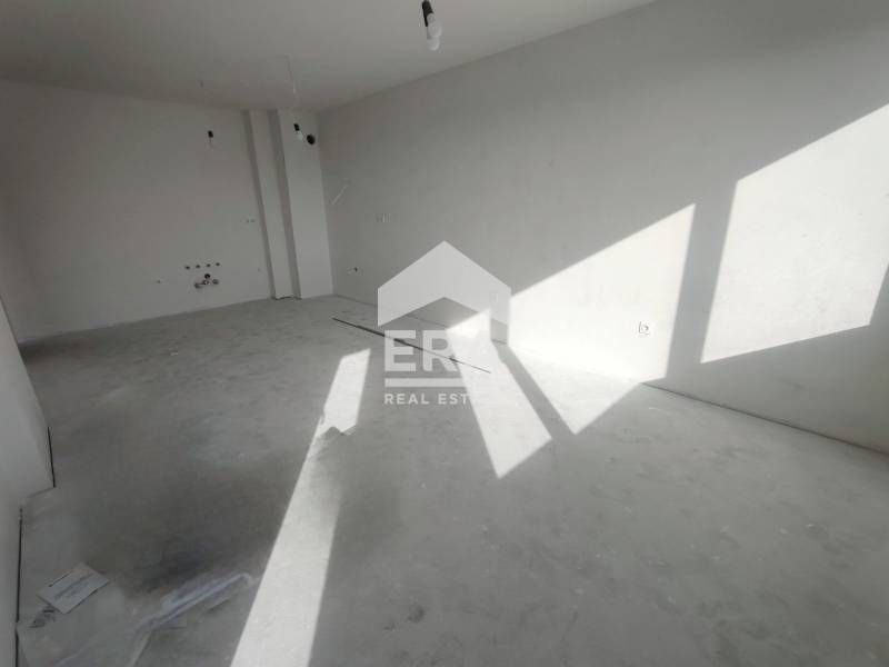 Продава се Двустаен апартамент в Варна, Победа - 68 кв.м за 1200 €/кв.м - Снимка #4