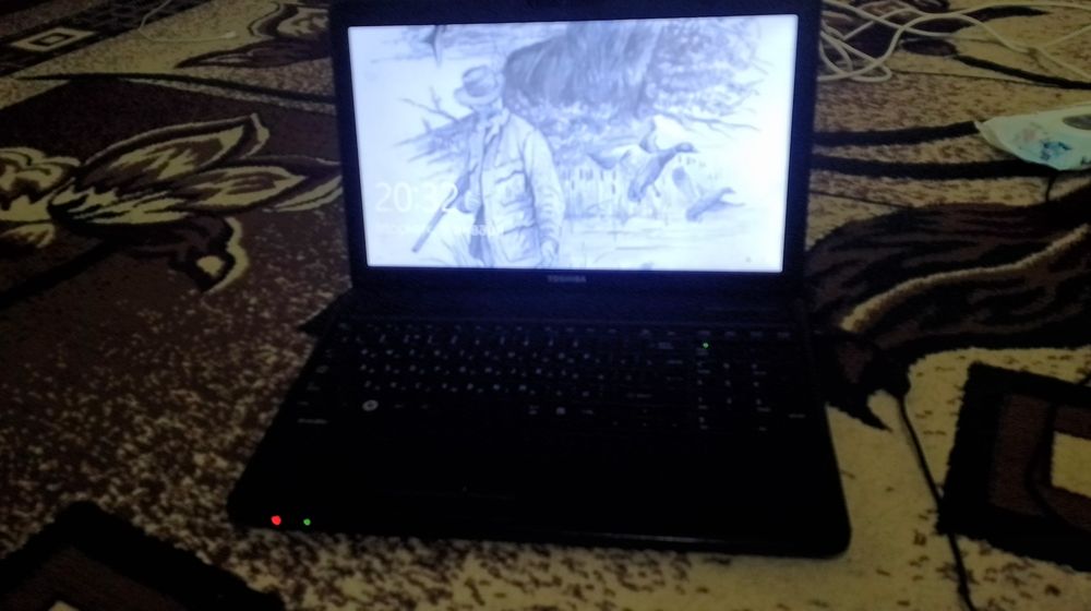 Ноутбук сотилади