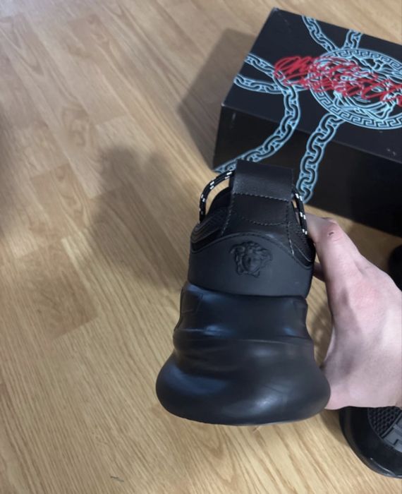 Versace chain reaction