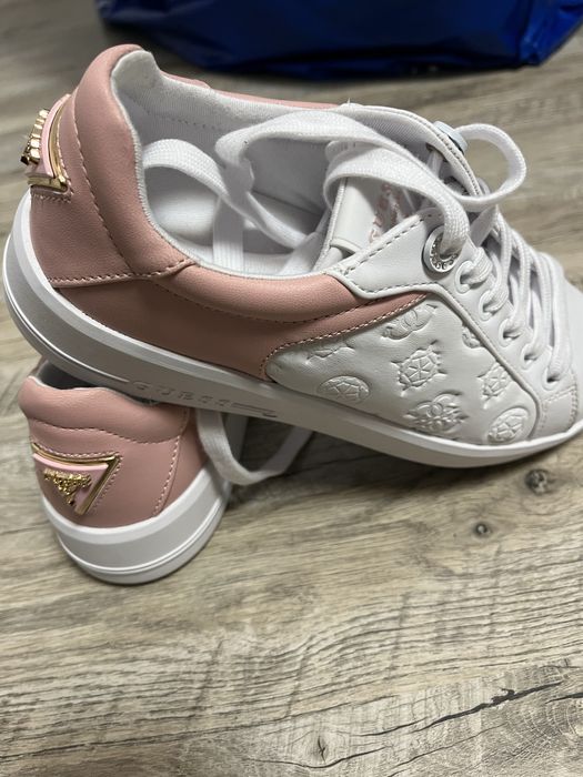 Guess adidași nr 36