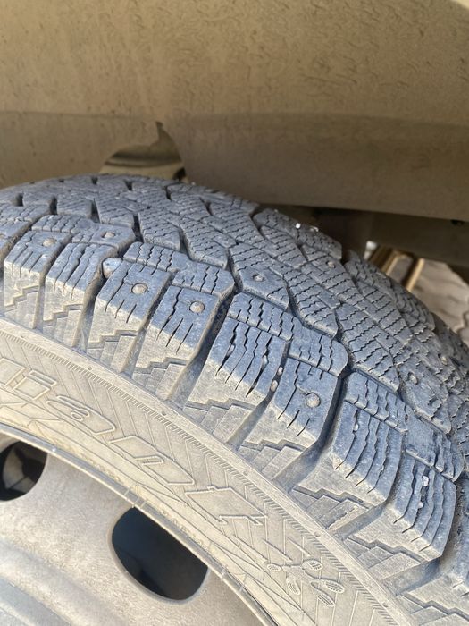 Продам шипованную резину на Газель