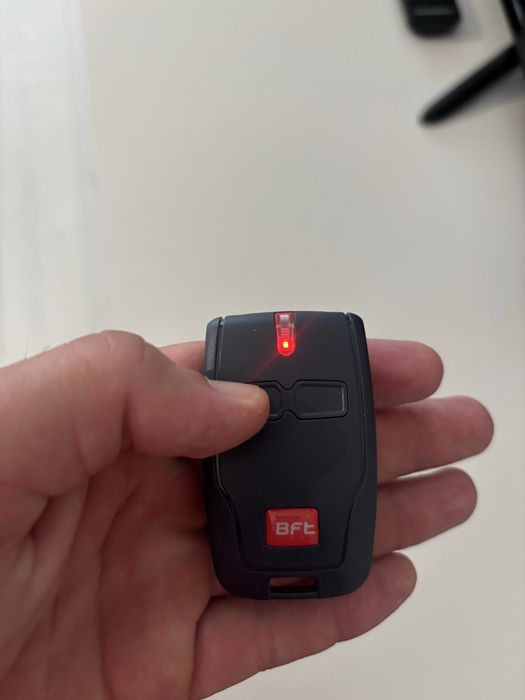 telefomandă BFT barieră / Poartă garaj etc noua -  ANUNT VALABIL