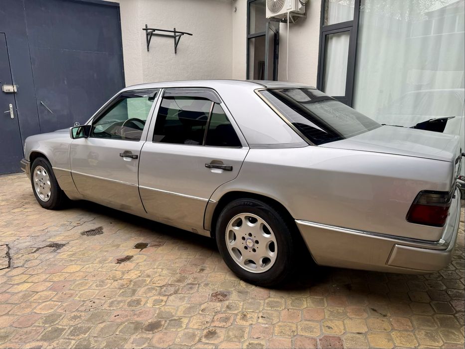 Срочно продам мерс w124 ешка