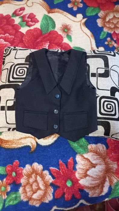 Продам новую школьную жилетку на девочку размер 30