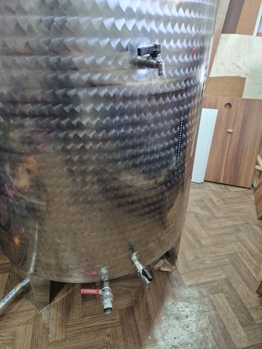 Vând tanc inox 1100l pentru industria alimentara. 4100 lei