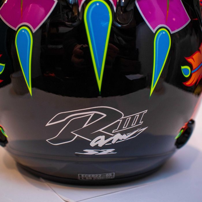 Каска за мотор пистов , скутер , ел. тротинетка др. ( Размер L 59-60 )