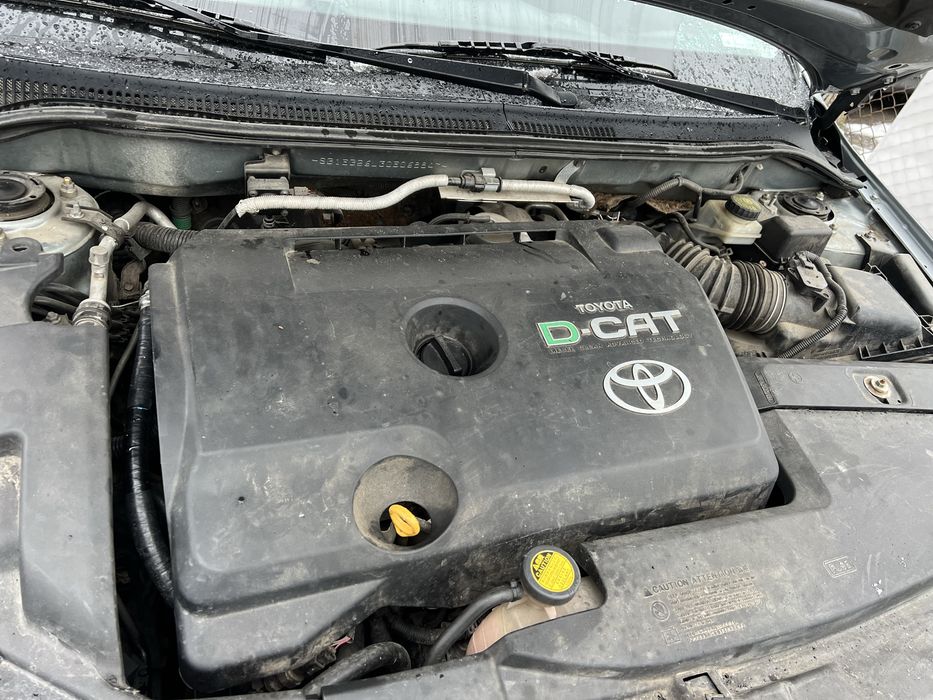 Тойота Авенсис  Фейслифт 2.2 дзиел 177 кс отлична