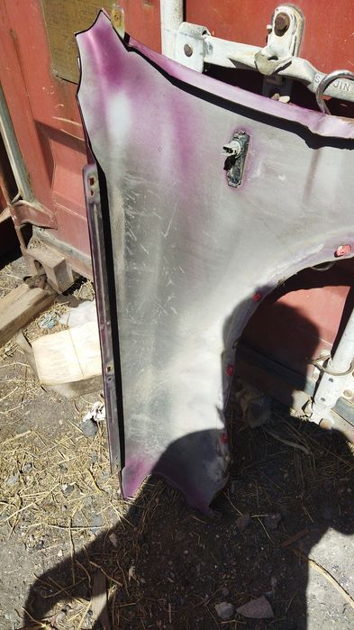 Крыло переднее правое