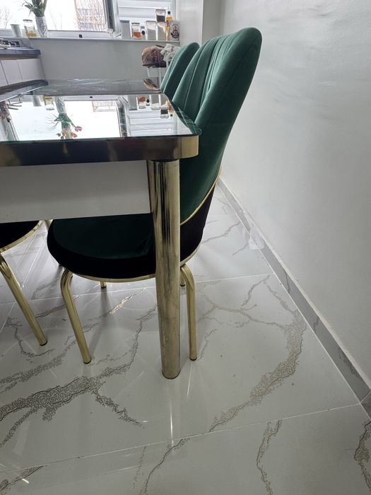 Masa cu 4 scaune de vanzare