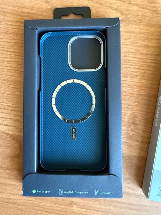 Карбоновый чехол iPhone 16 Pro Max