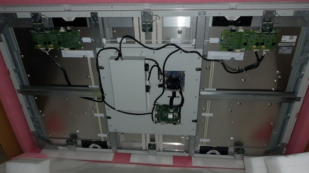 LG 84 inch-UHD-4K чисто нов професионален монитор