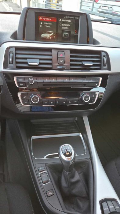 Vând BMW Seria 1 118i, an 2018, motor 1.5 benzină, 136 CP, cutie manuală 6 trepte, aproximativ 107.000 km.