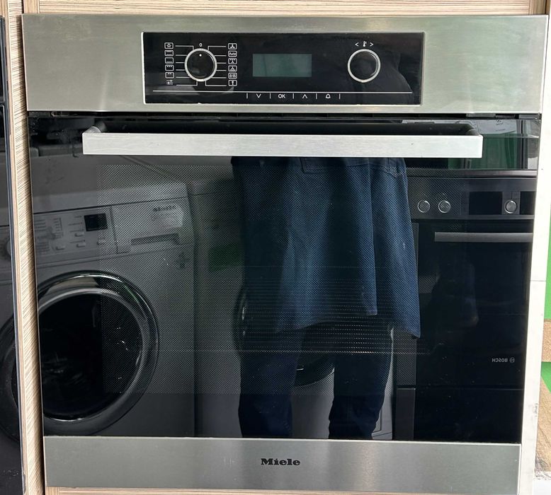 Фурна за вграждане Miele H5461B с пиролитично почистване