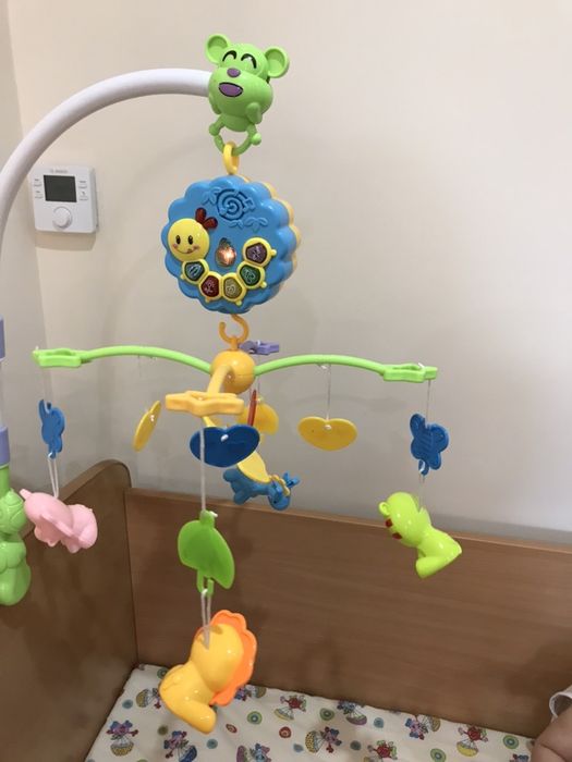 Въртележка за креватче + подарък