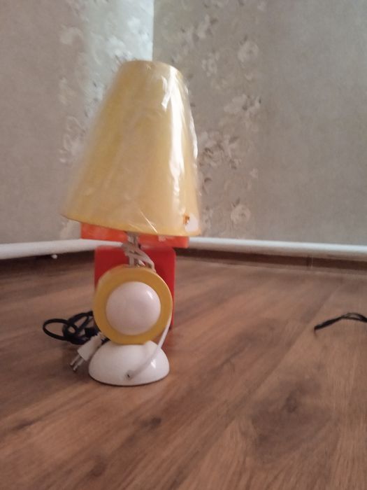 Настольная лампа