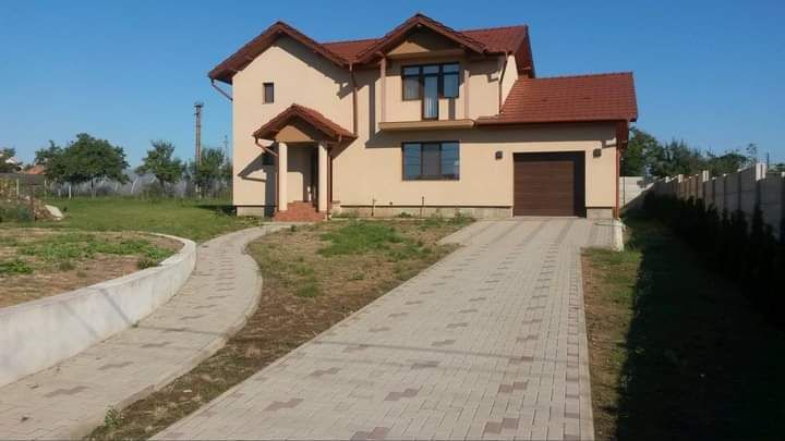 Construcții case la roșu