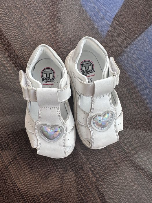 Продам сандали Tiflani