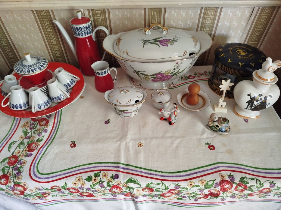 Посуда хам сувинирлар сатылады