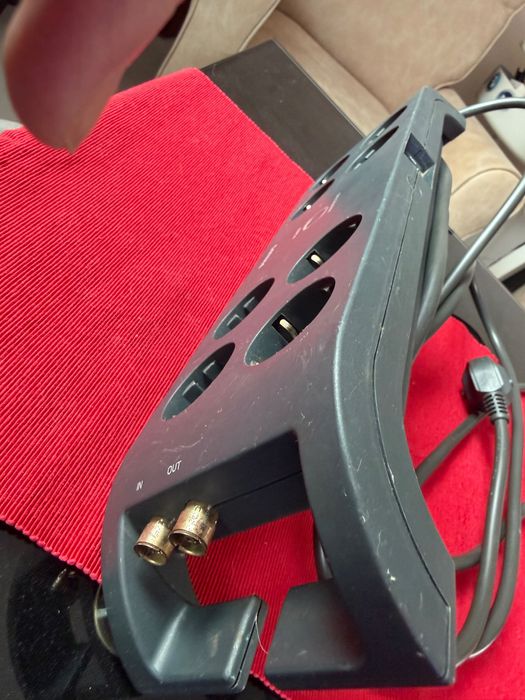 Prelungitor PHILIPS, 3 m cu 8 prize, protecție la supratensiune