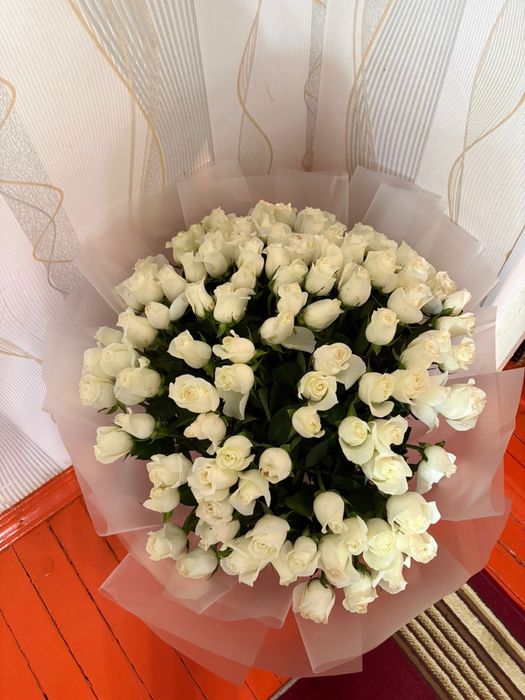 Ак роза 101 штук