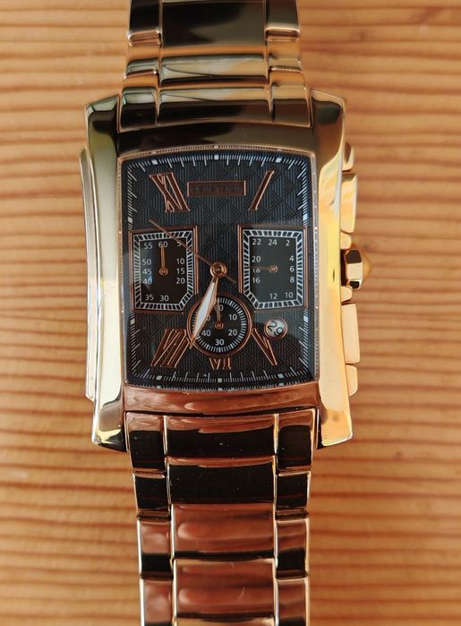 Часовник PIERRE Cardin - позлатен дизайнерски.