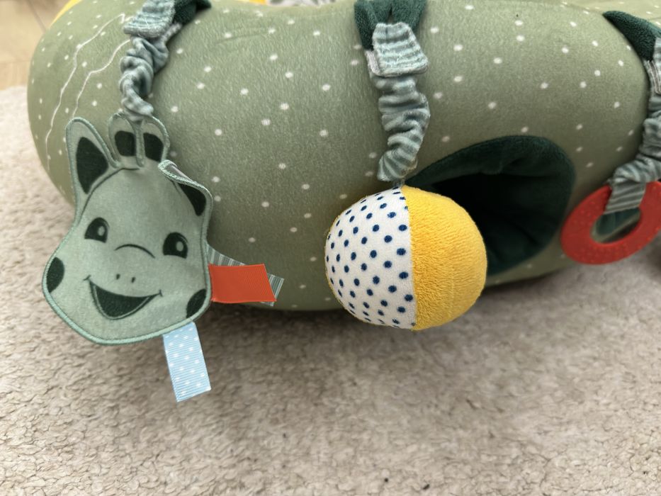 Бебешки пуф с активности Sophie la Girafe