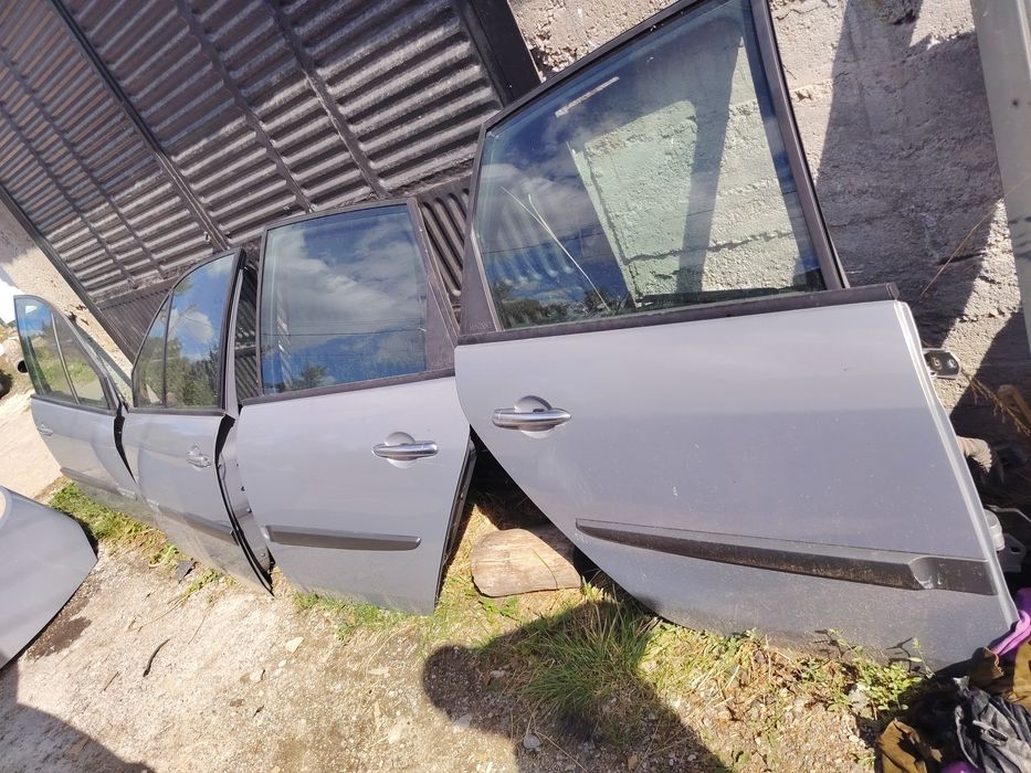 Оборудвани врати Renault scenic 2005 та и преден капак