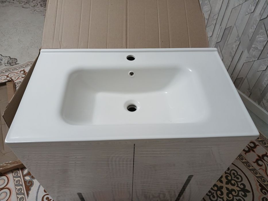 Раковина с тумбочкой