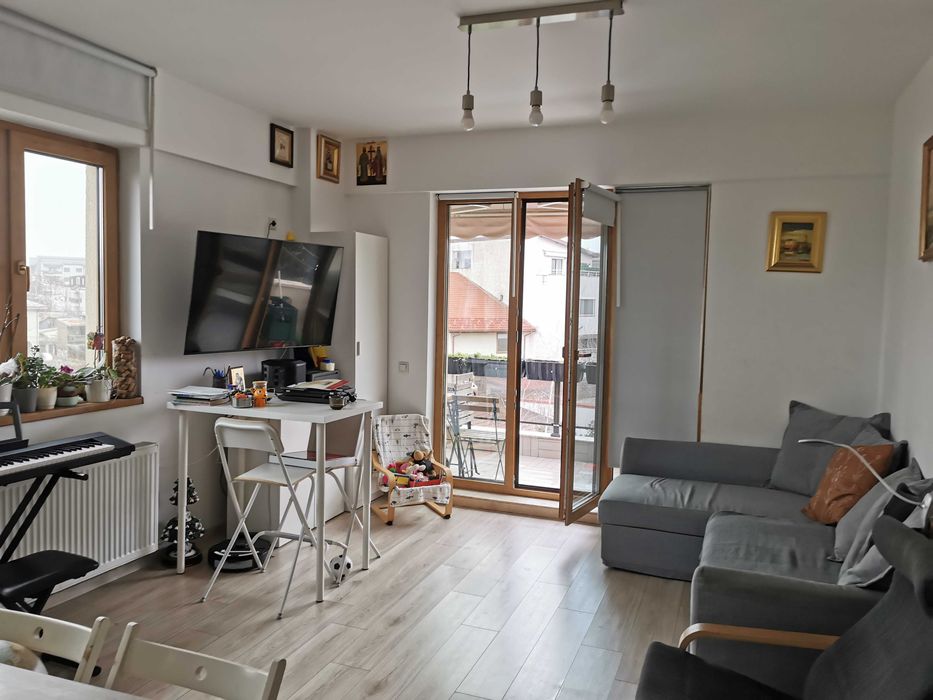 Apartament 4 camere decomandat, Damaroaia