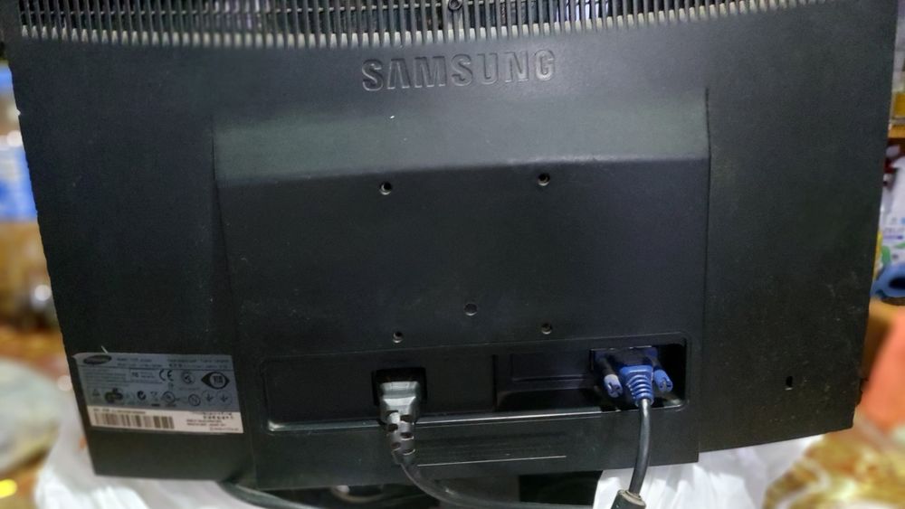 Продам б/у компьютер с деффектом. .