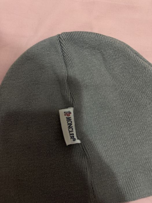 Зимна шапка на Moncler