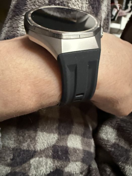 HUAWEI WATCH GT 6 Pro Brown Woven+ curea black fluoroelastomer.