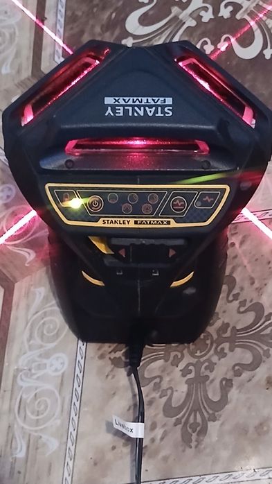 Se vinde Nivelă laser in stare impecabila