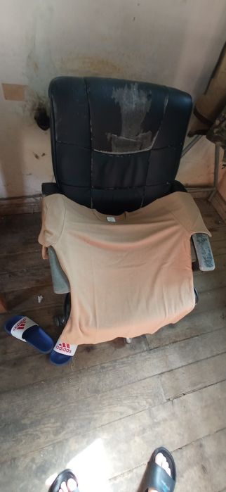 Vând Ținută Armata + bocanci piele întoarsă