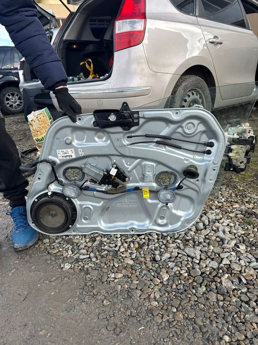 Vând,broasca dreapta fatahyundai i30 2008,geam,macara,motor geam boxsă