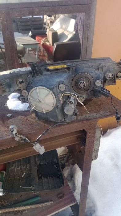 Продам фару таёта эстима левая