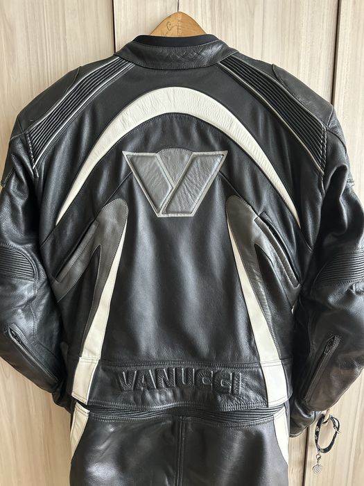 Кожен екип Vanucci