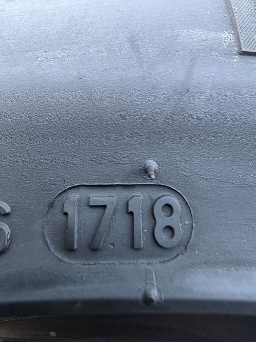Vând două anvelope de iarna pirelli 275 40 18 dot 1718