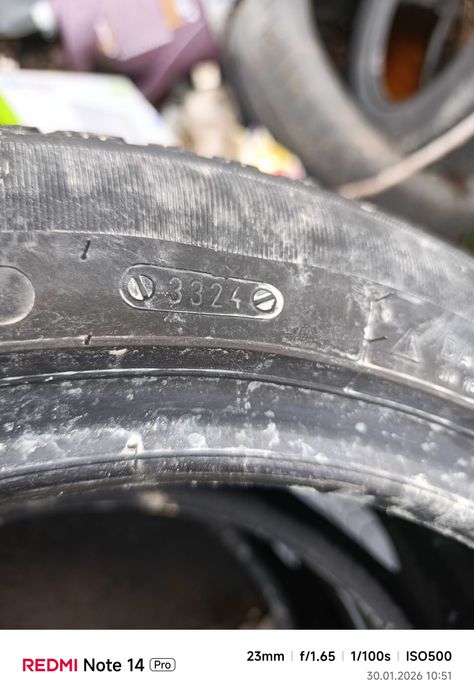 Продавам 2 зимни гуми Дот 2024