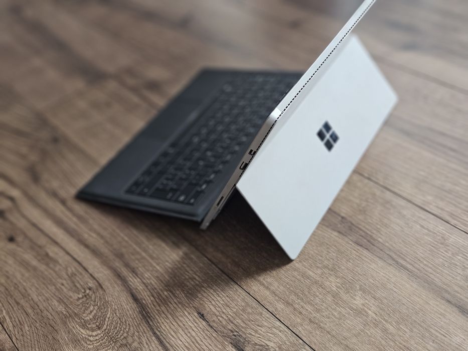 Tableta Microsoft Surface Pro 4, Intel i5, 8GB DDR3, SSD 256GB, 12.3"