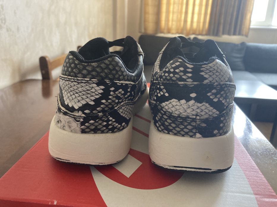 Дамски маратонки в змийски десен