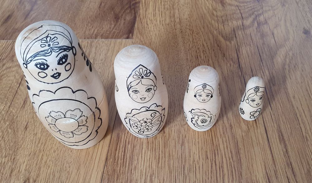 Настолни игри, кукли, топчета, матрьошки  и др.