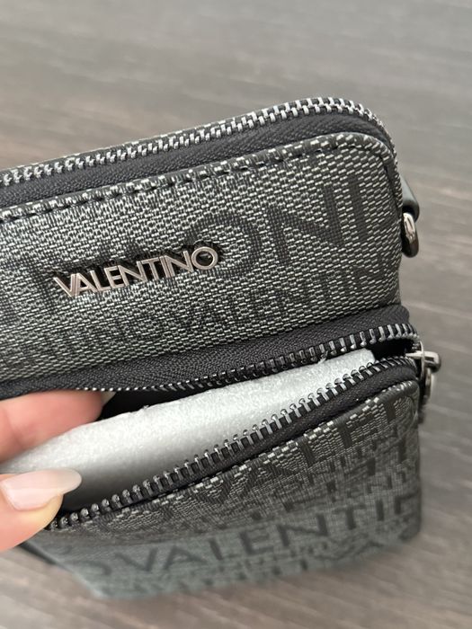 Valentino чанта през рамо в сиво и черно