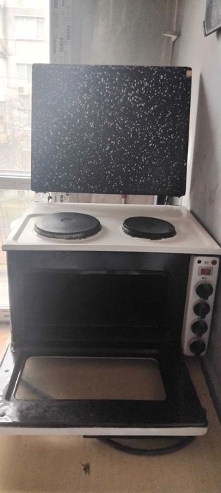 Продавам електрическа печка Раховец 03