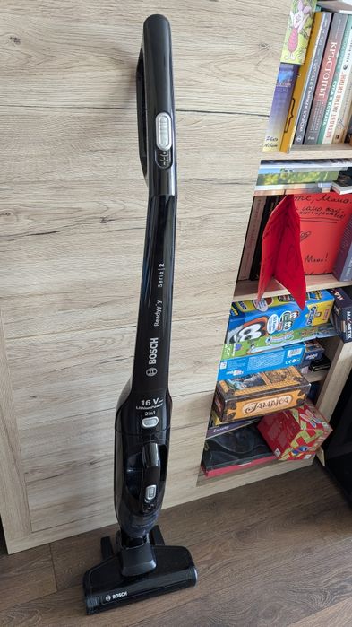 Bosch Ready комбинирана вертикална и ръчна прахосмукачка