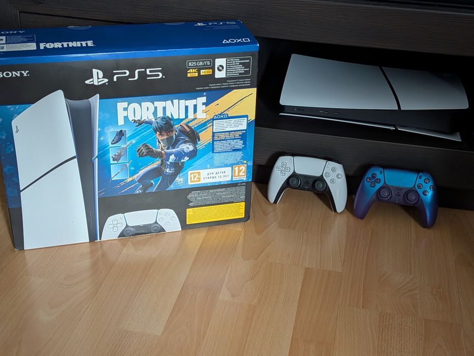 PlayStation 5 digital edition cu 2 controlere și volan Logitech